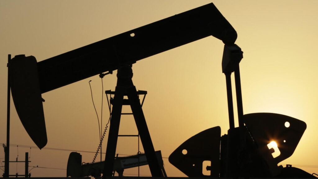Oil pumps work in the desert