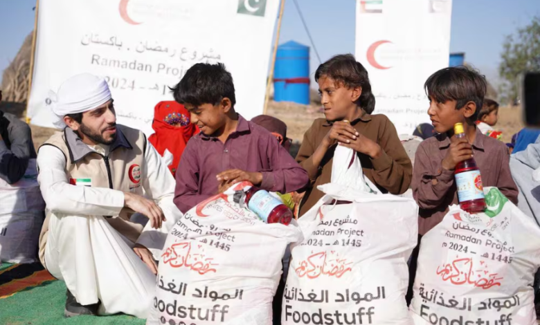 Emirates Red Crescent distributes iftar meals, food parcels in Pakistan