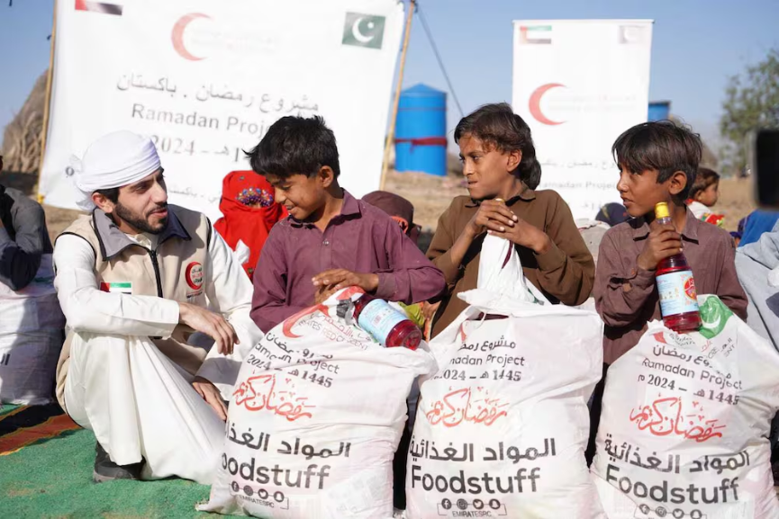 Emirates Red Crescent distributes iftar meals, food parcels in Pakistan