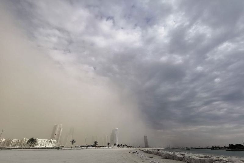 UAE authorities advise staying indoors before storm