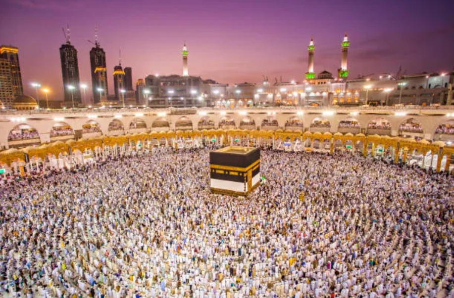 Saudi Arabia's Umrah Pilgrimage Now Open to All Visa Holders