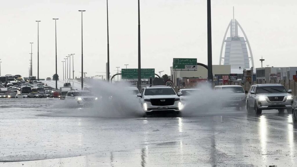 UAE Urges Private Sector Flexibility Amid Weather Challenges