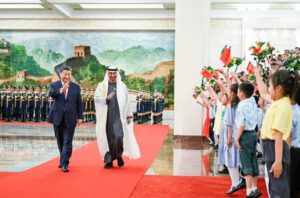 Xi extending a warm welcome to Sheikh Mohamed at the majestic Great Hall
