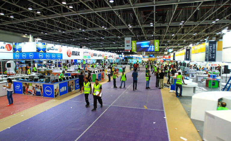 UAE Man's Online Complaints About Graduation Ceremony Lead to Job Offers