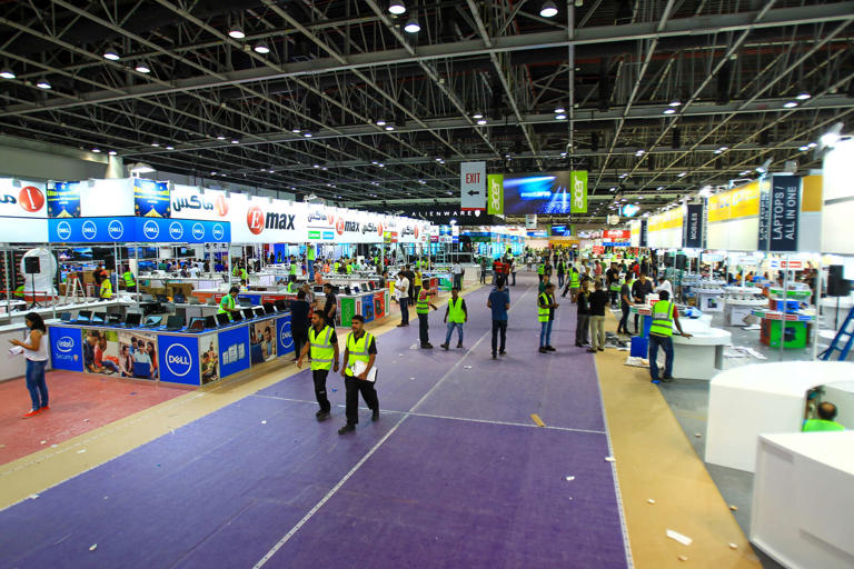 UAE Man's Online Complaints About Graduation Ceremony Lead to Job Offers