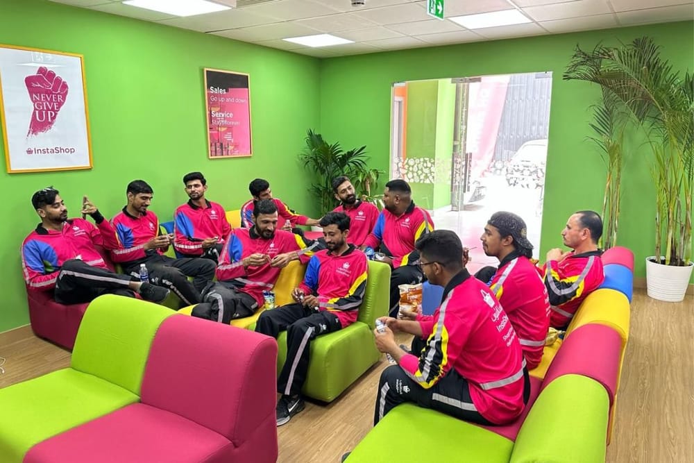 UAE to Open 6,000 Midday Rest Stations for Delivery Workers