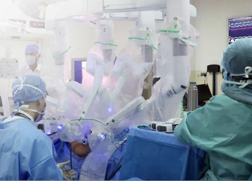 UAE performs first simultaneous robotic kidney transplant for donor and recipien