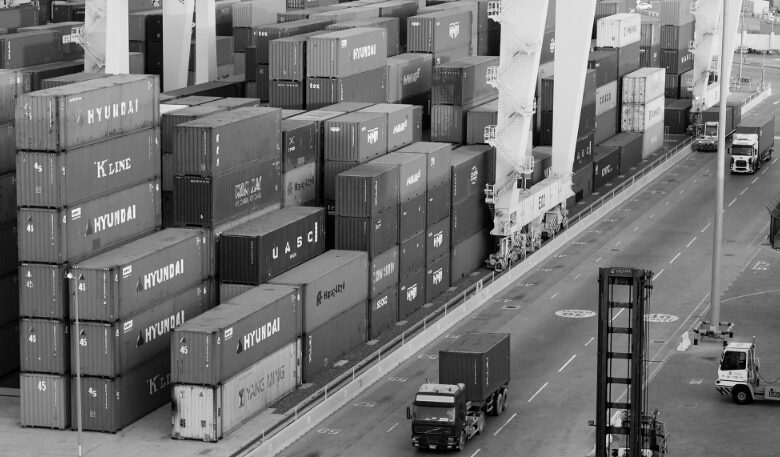 Yemeni Blockade inflicts UAE Shipping Giant's Profits by 60%