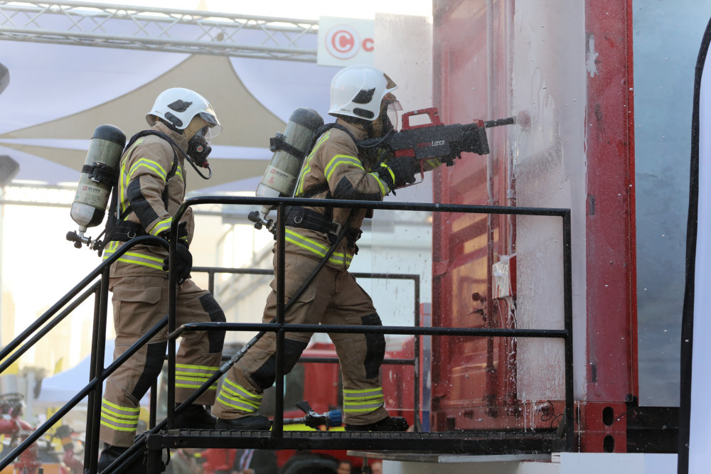Abu Dhabi announces fire safety jobs for citizens: requirements and application details