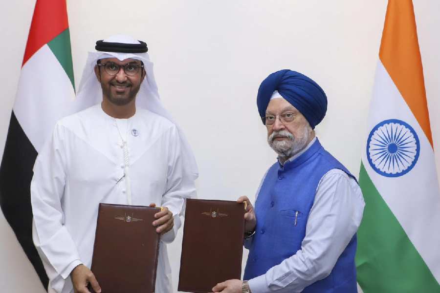 Indian State Firms Seal Multiple Oil and Gas Deals with UAE
