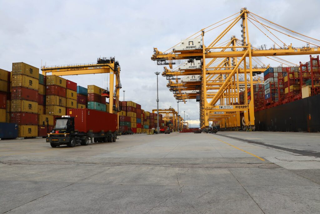 Türkiye’s exports to UAE lead in August, sales to Palestine soar