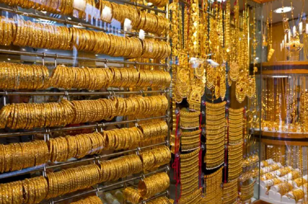 Diwali Gold Shopping Indian Tourists in UAE Use Rupees to Handle High Prices