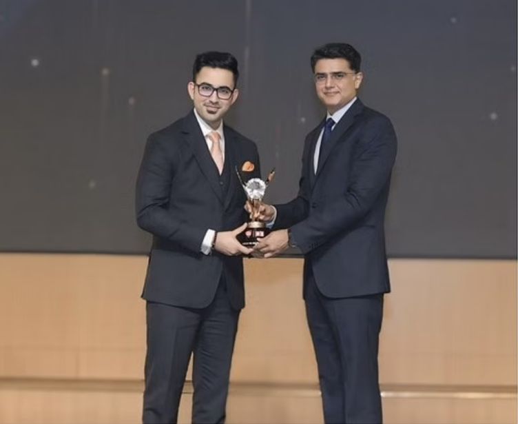 Young legal prodigy Vishal Tinani awarded UAE Icon Award by Sachin Pilot