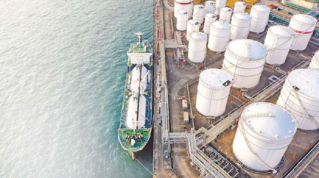 UAE pledges to increase oil output despite price drop