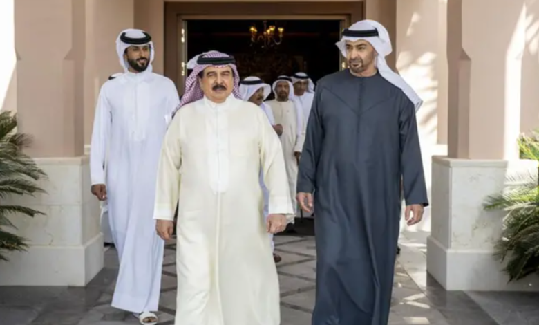 UAE President visits Bahrain's King at his Abu Dhabi residence