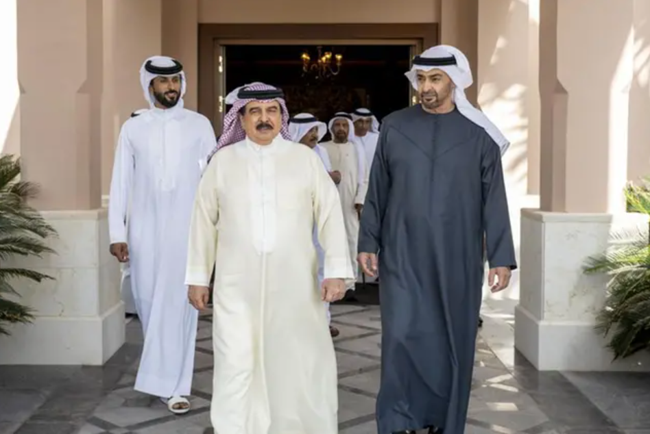 UAE President visits Bahrain's King at his Abu Dhabi residence
