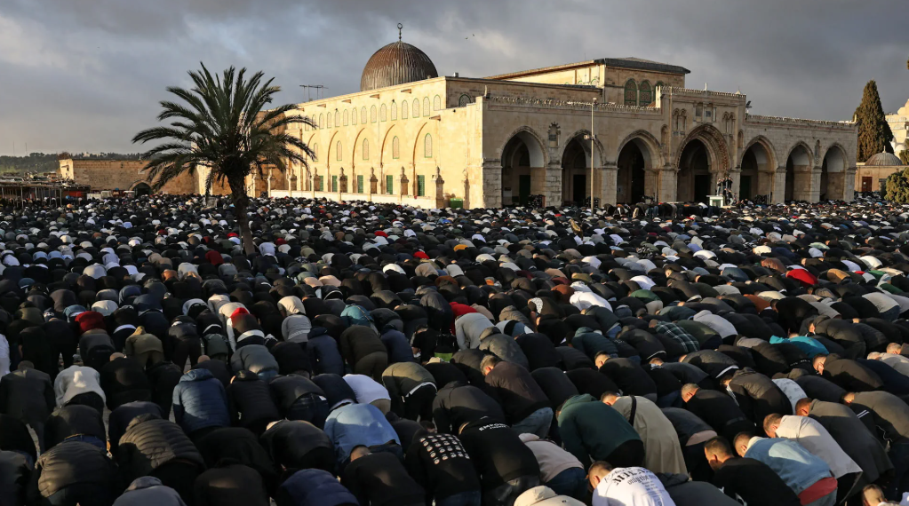 120,000 worshippers gather at Al Aqsa for Eid prayers