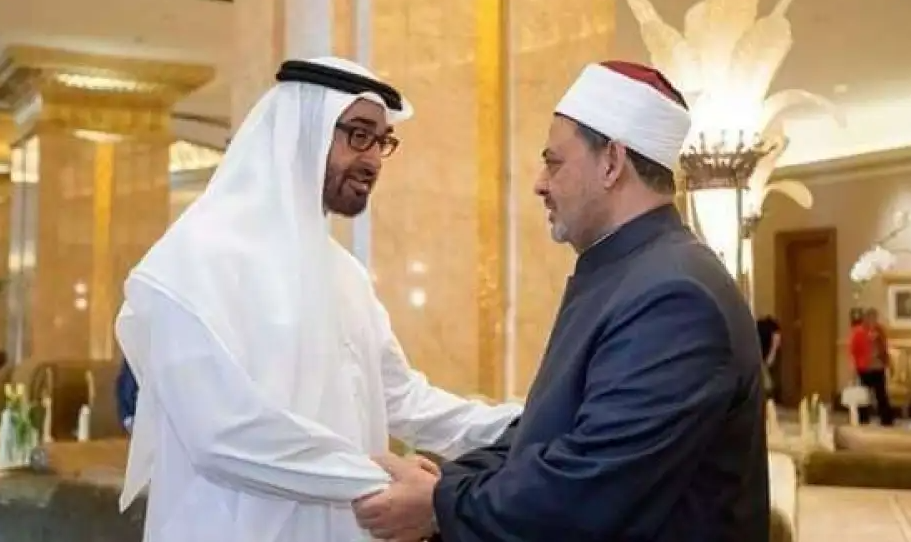 UAE President greets Al Azhar Grand Imam