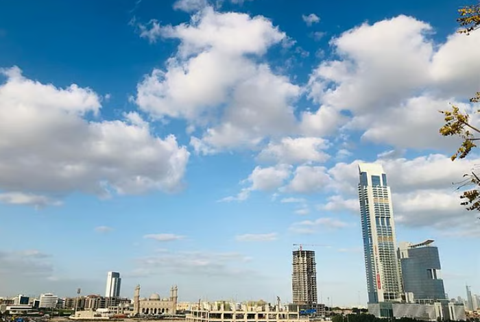UAE Weather Gradual Temperature Rise Expected with Intermittent Cloud Cover
