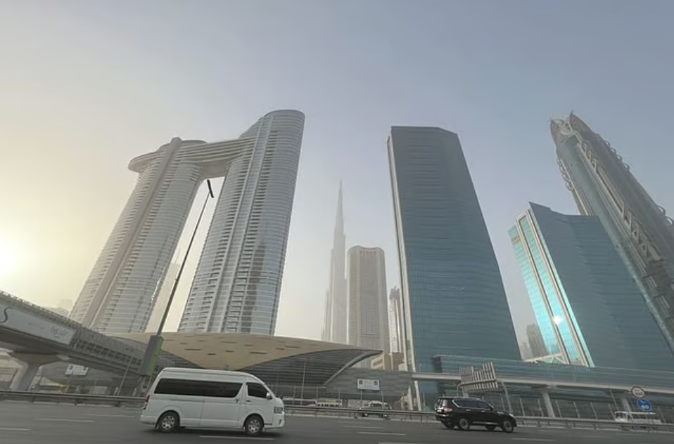 UAE weather alert: Rising temperatures and morning fog reported in several regions